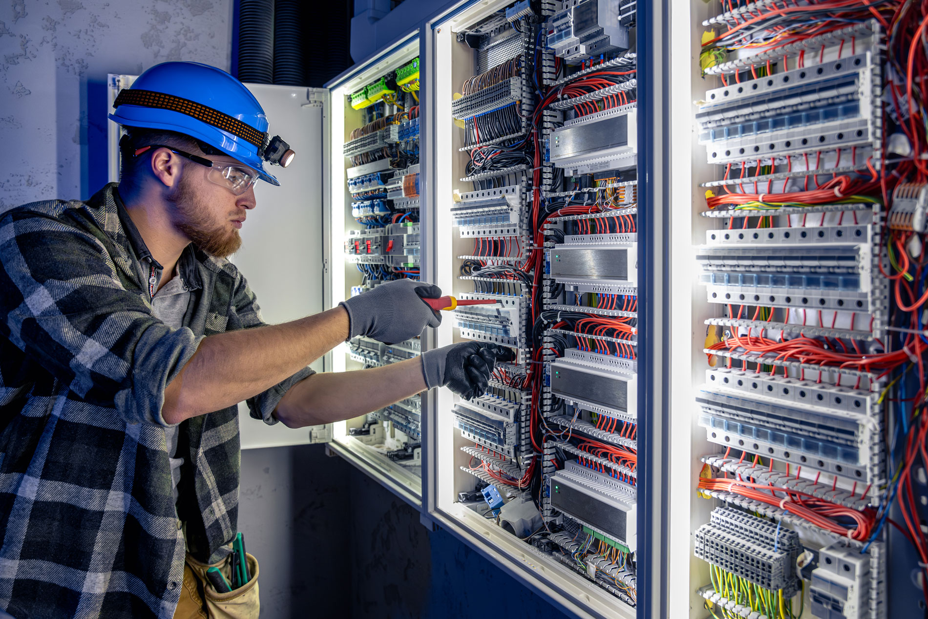 male-electrician-works-switchboard-overalls-against-backdrop-emergency-lighting